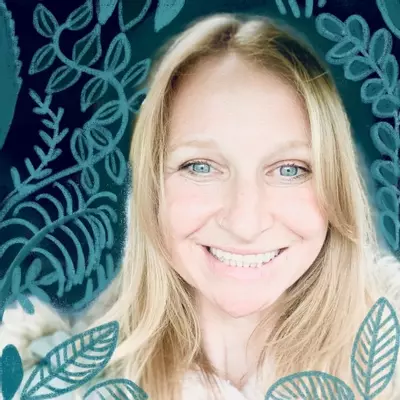 illustrator portrait, illustrator selfie, kidlitart , picture book illustrator 